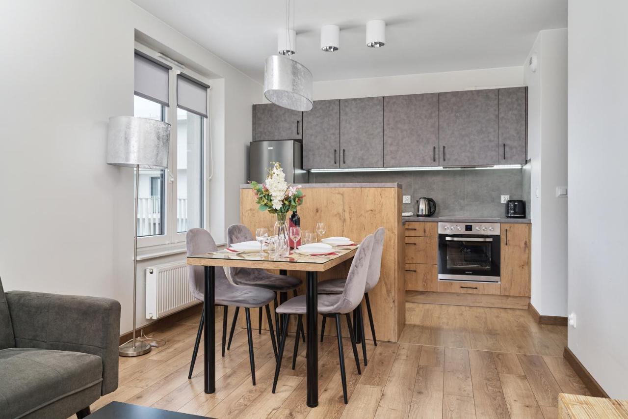 Tawryczewskiego By Renters Apartment *